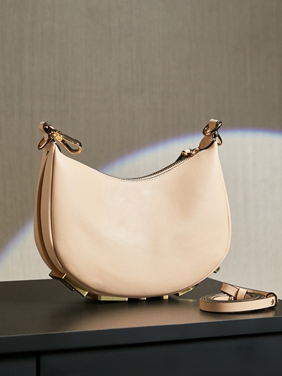 フェンディバッグ側面デザイン